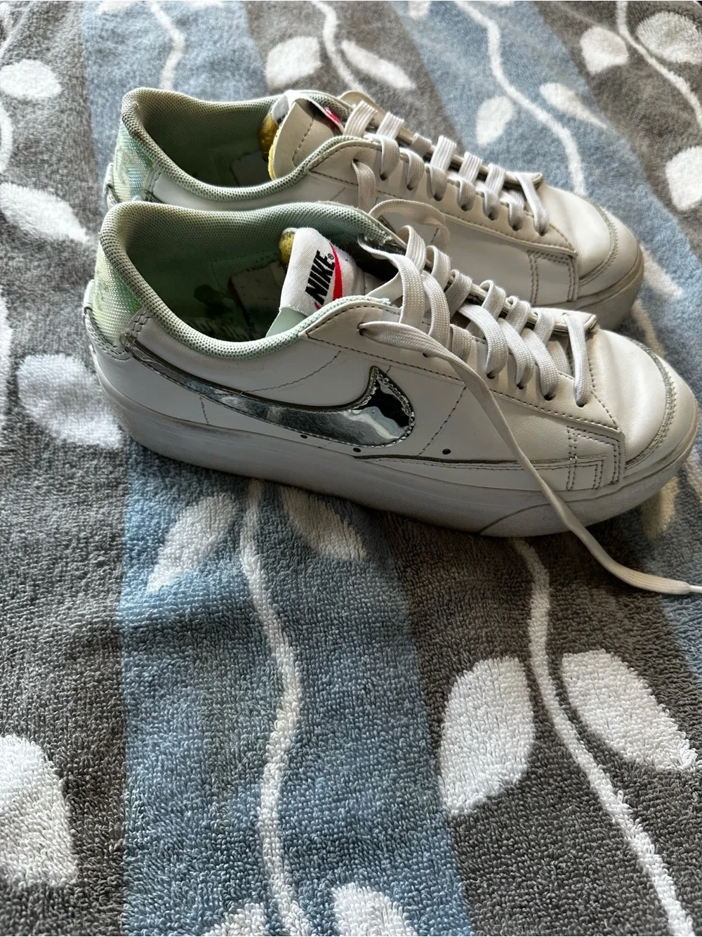 Nike Blazer Low Platform – Mint Foam Iridescent (Women) Size 7